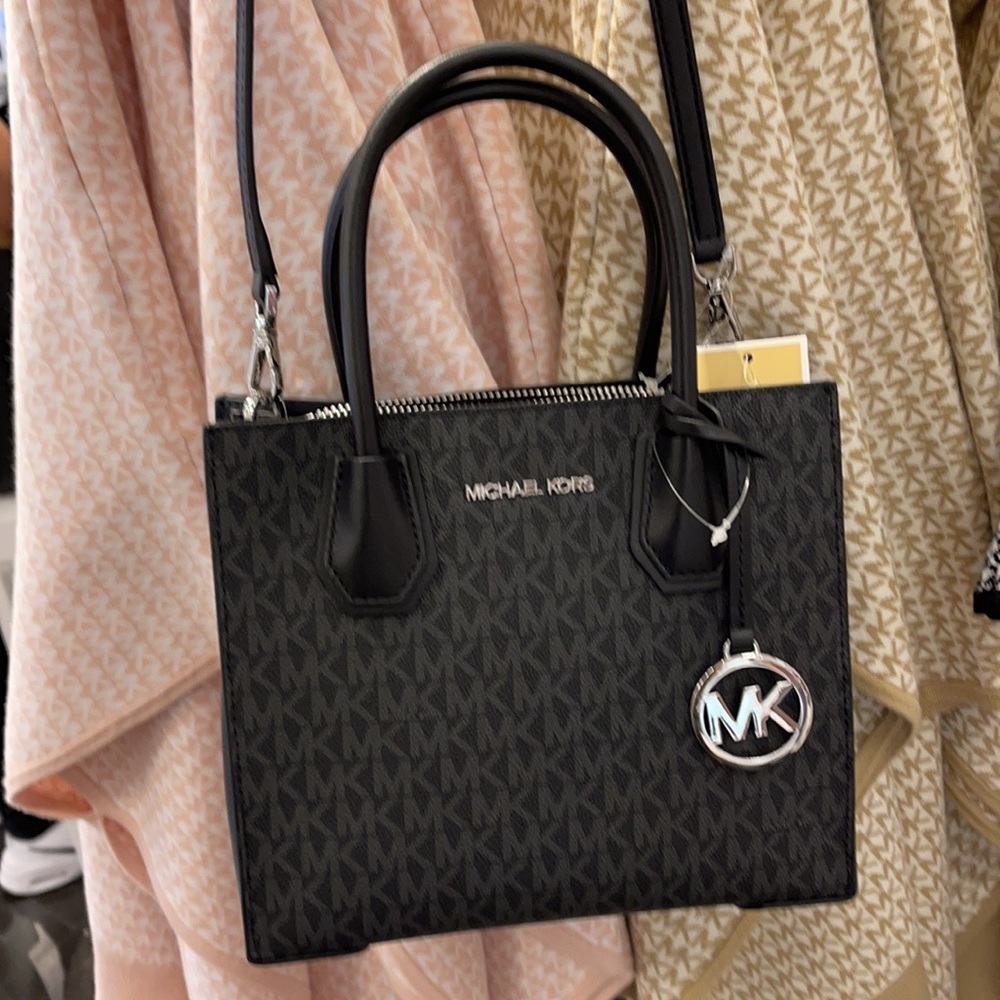 Michael Kors Mercer Medium Pebbled Leather Crossbody Bag - Picture 13 of 16